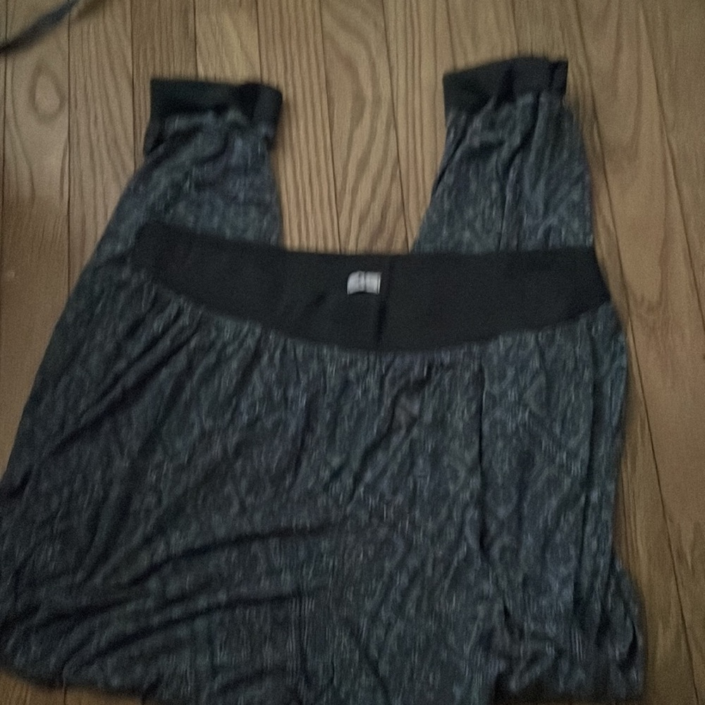 Hollister Soft cuffed Ladies lounge pants. Grays. Large. Well loved,still nice. - Picture 2 of 7